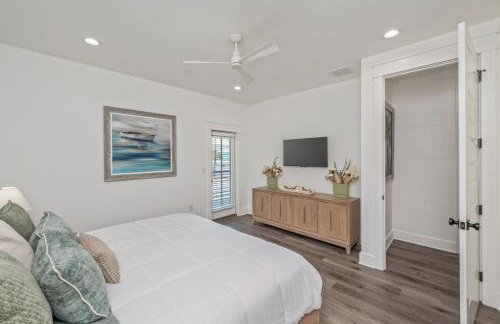 2 Blocks to the Beach! Pool & Golf Cart, Sleeps 21 - Foto 43