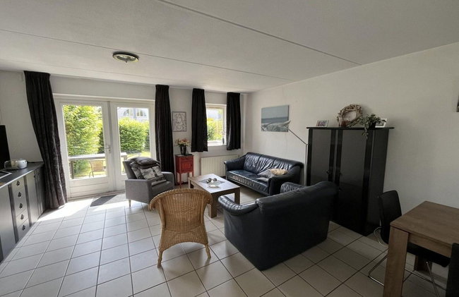 Cosy Bungalow Near the Beach - Photo 23