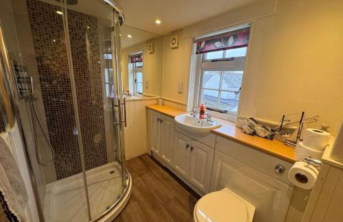 3 Double Bed Character Cottage in Quiet Hamlet - Photo 4