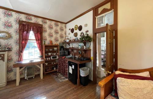 The Victorian Cottage at Creekside Camp & Cabins - Foto 11