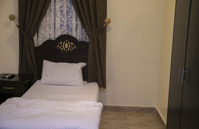 Al Eairy Furnished Apartments Qassim 4 - Photo 17