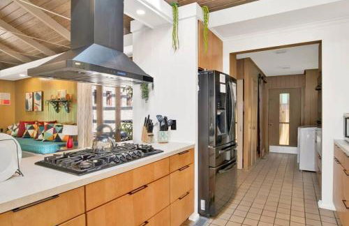 Midcentury Modern - Pool & Hot tub - Retro Retreat - Foto 25