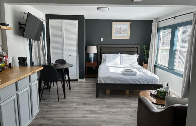 Cute Tiny House With Fenced Yard Near Plaza Dist - Photo 17