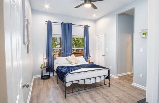 Inviting 4BR 2BA Near Downtown Riverwalk - Foto 11