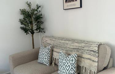 Stylish Barwell Home C with Free Parking - Sleeps 4 - Foto 5