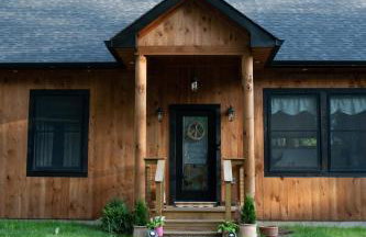 Luxe Modern Cabin with Pond, Fire Pit, Hiking, near Bethel Woods - Foto 36