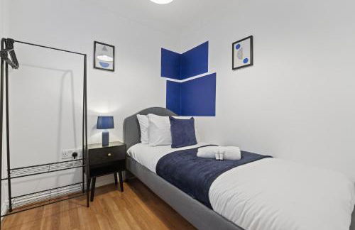 NEW! Large 5BR 2BA Home Leamington Spa Driveway Garage Parking WI-FI - Photo 8