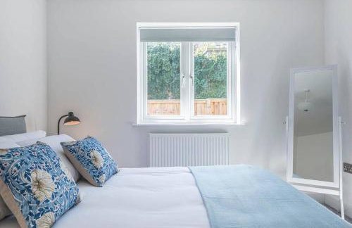 Beach Mews - Modern townhouse with patio and private parking - Photo 27