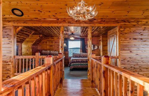 Lodge at OZK Ranch- Incredible mountaintop cabin with hot tub and views - Photo 13