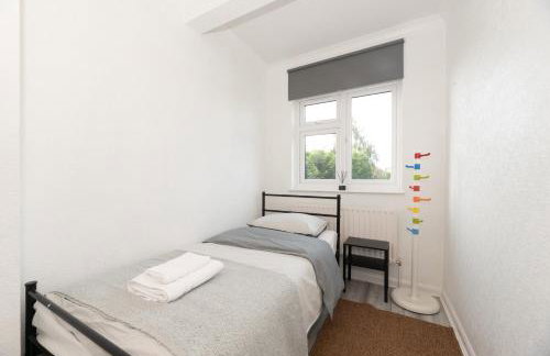 4 Bedroom Family Home In South East London - Photo 44