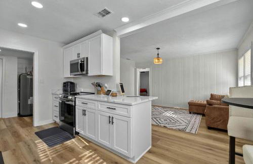 It's A Vibe- less than 10mins Capital,Hospitals,FAMU,&FSU - Foto 26