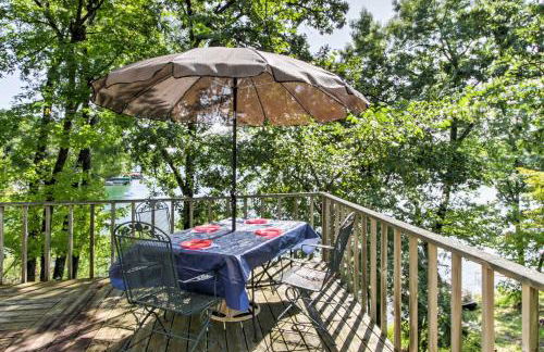 Waupaca Lakefront Home with Pool Table and Dock! - Foto 20