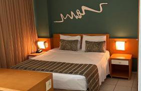 Praia do Canto Apart Hotel quarto sala e varanda - Foto 2