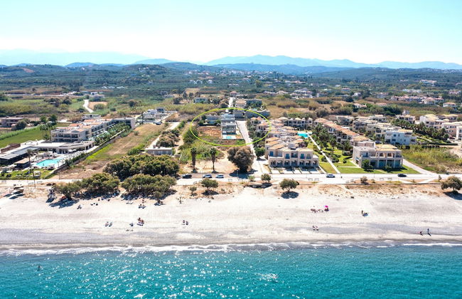 Beach Sand Villas - Beachfront Rooftop Pool - Photo 24