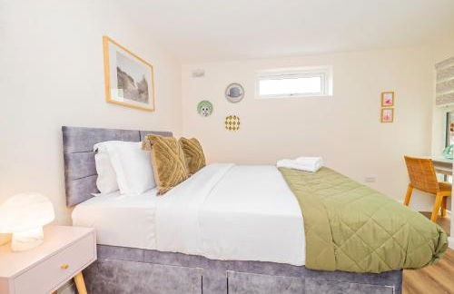 Modern 3-Bedroom 2-Bathroom Flat with Garden at Hanwell - Foto 22