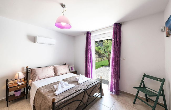 Villa Guinevere-with Private Pool - Photo 28