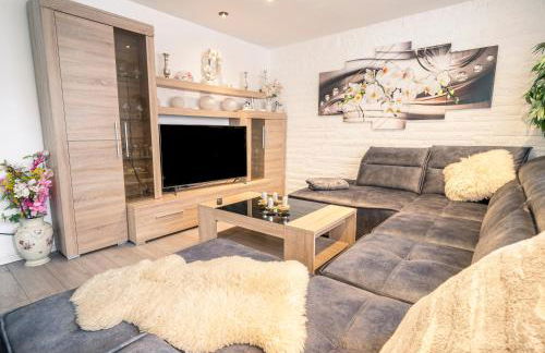 TRUTH für 5 - King Size Betten, Kamin, Garten, XXL Couch, Smart-TV - Foto 1