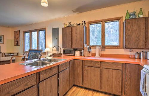 Idyllic Northport Cottage, Walk to Lakeside! - Foto 15