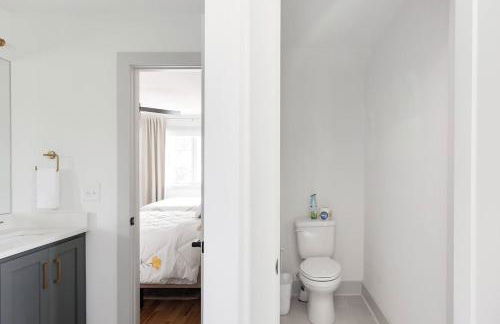 Brand New Luxury Home near Downtown - Foto 16