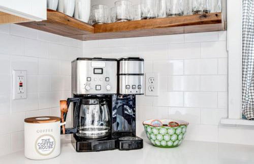 Brookwood Getaway Stock Tank Pool Outdoor Theater - Foto 13