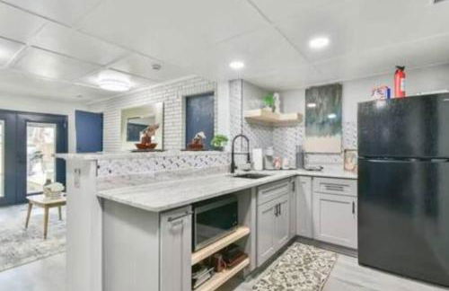 NEW! Lakefront|Lux|Games|HotTub|Dock|Friends+Fam! - Foto 22