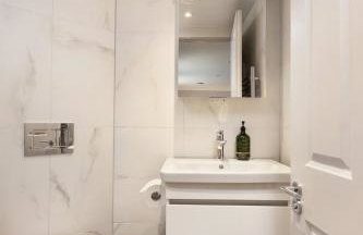 Period Henley 2 bed apt with parking for 1 car - Foto 9