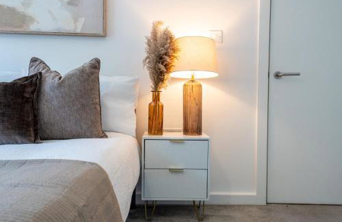 Central Wembley Stadium Luxe Stay with Pool Table - Foto 22