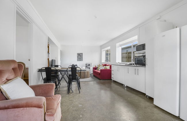 Bright 3-Bedroom Unit - WiFi & Parking - Photo 25