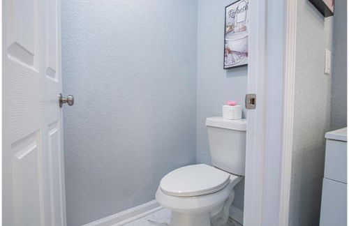 Spacious Delightful 4 BR/ 3 BA Close to Downtown - Foto 46