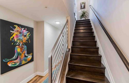 Urban Oasis 3 BDR 2 and Half Baths Queen Sofa Bed in Living room and Free Parking - Foto 9