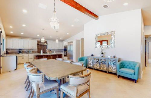 Lakefront home with hot tub, dock, kayaks, central AC, & great lake views - Foto 6