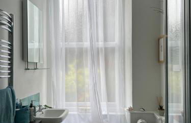 Hollyhocks Holiday Home- 2 bedroomed ground floor apartment sleeps 5 - Foto 6