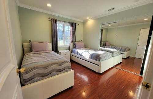 3 bedroom apartment by the MrC Hotel and 5 minutes to Rodeo Drive WiFi TV Patio walk to restaurants - Foto 6