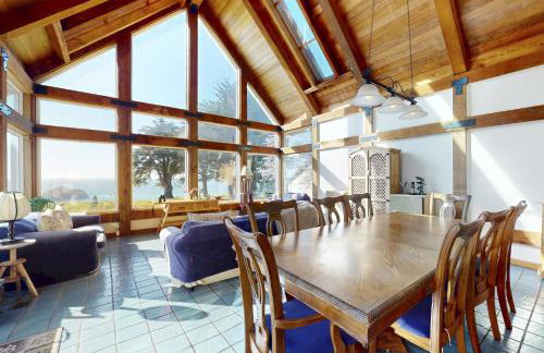 Large Oceanfront Bluff Home - Hot Tub Kids Room - Foto 2