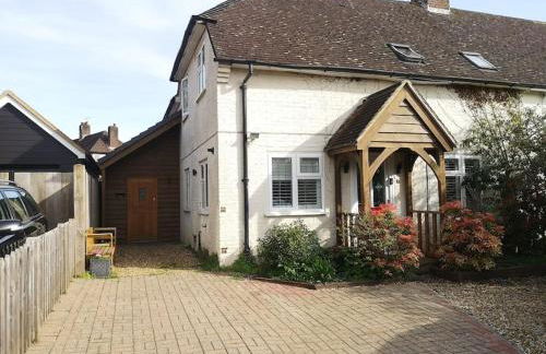 Stylish apartment in Horsham with parking and own entrance - Foto 19