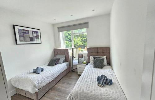Modern 2BR in West Hendon - Parking -Easy Commute - Photo 3