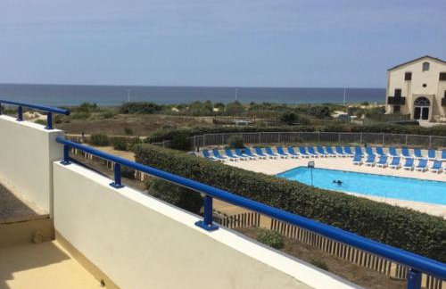 SUPERBE T3 LES PIEDS DANS L'EAU, parking, piscine en été - Foto 13
