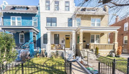 Urban Oasis 3 BDR 2 and Half Baths Queen Sofa Bed in Living room and Free Parking - Foto 2