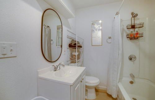 Nurse-Ready Rental 10 Mi to Dtwn Riverside! - Foto 18