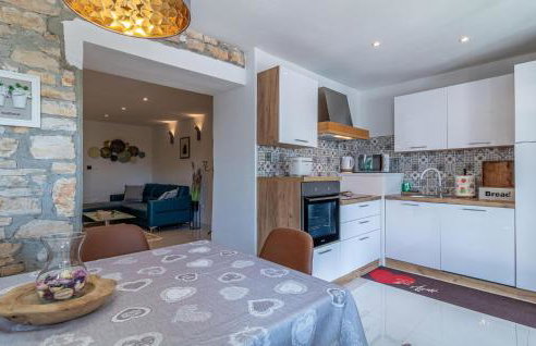 Gorgeous Home In Kresini With Wifi - Photo 6