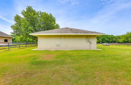 Idyllic Anthony Home Riding Arena with Mirror Wall! - Photo 28