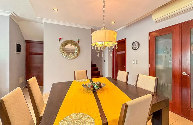 Incredible 3 BR Penthouse w BBQ Jacuzzi - Photo 34