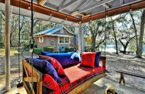 Spacious Cabin for a Group Getaway Overlooking Junior Lake in Florida - Foto 13