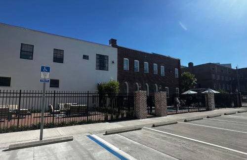 Memory - Adorable 1 BR Apt with Heated Pool - Photo 26