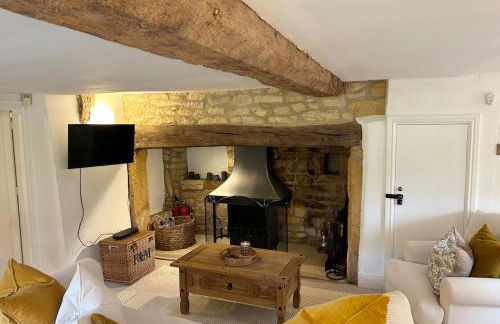A Cotswold Gem, Sleeps 4, Pub Shop & Cafe in Village - Photo 2