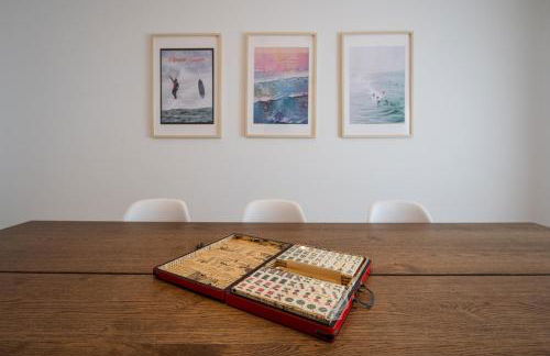 Bright & Spacious Villa by Beach - Photo 11