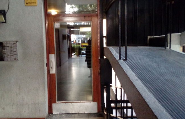 Room in Guest Room - Negotiating Men: Special Guest Artists - Foto 26