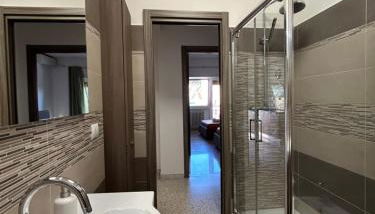 Prella House Roma 50 mt da Metro B Jonio - Foto 5, Shower