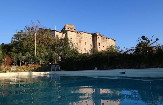 Umbria's Poolside Charm - Photo 16