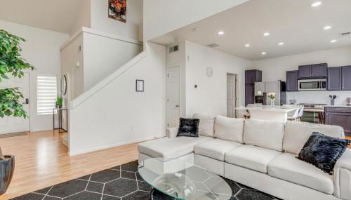 6 Mi to DIA Denver Home with Fenced Yard and Fire Pit - Foto 5